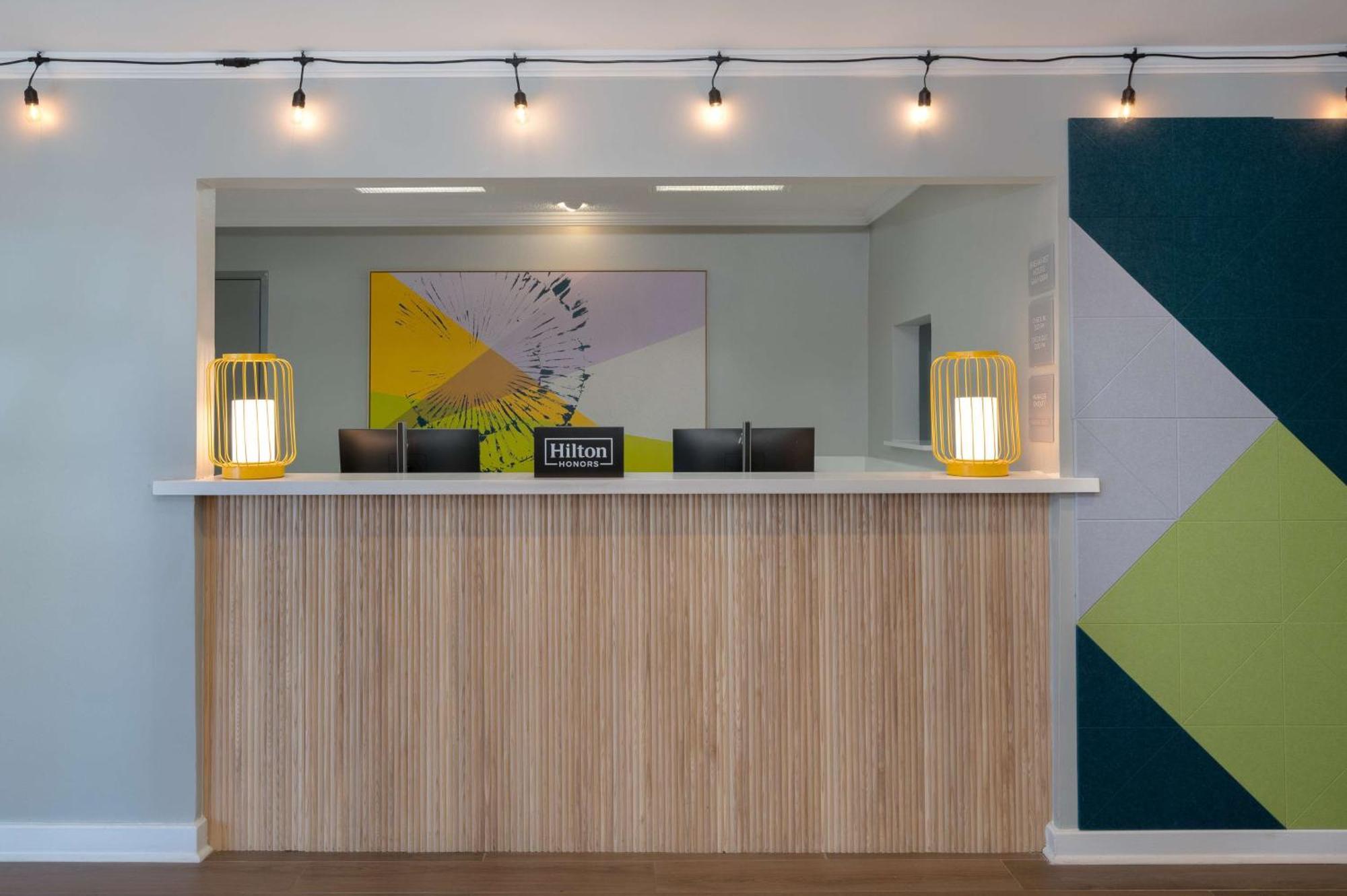 Spark By Hilton Savannah Midtown Exterior foto